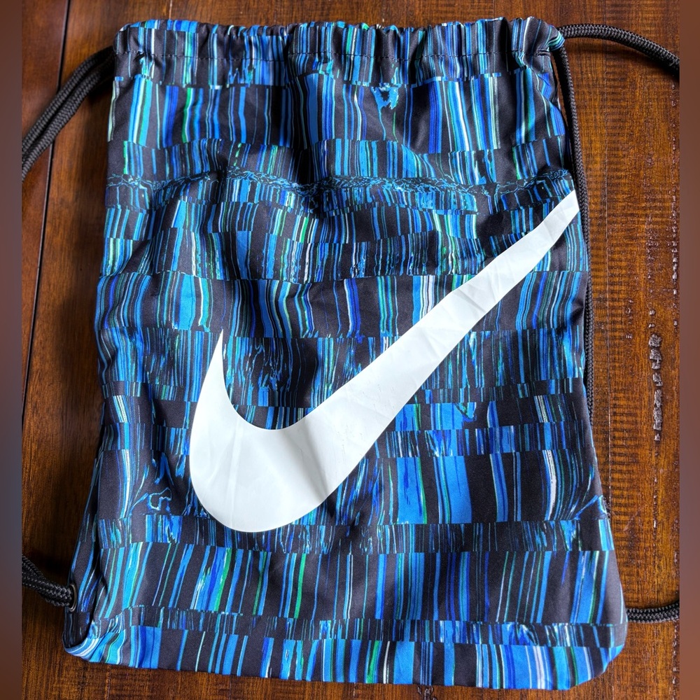 Nike Drawstring Backpack-Style Bag - Picture 2 of 5